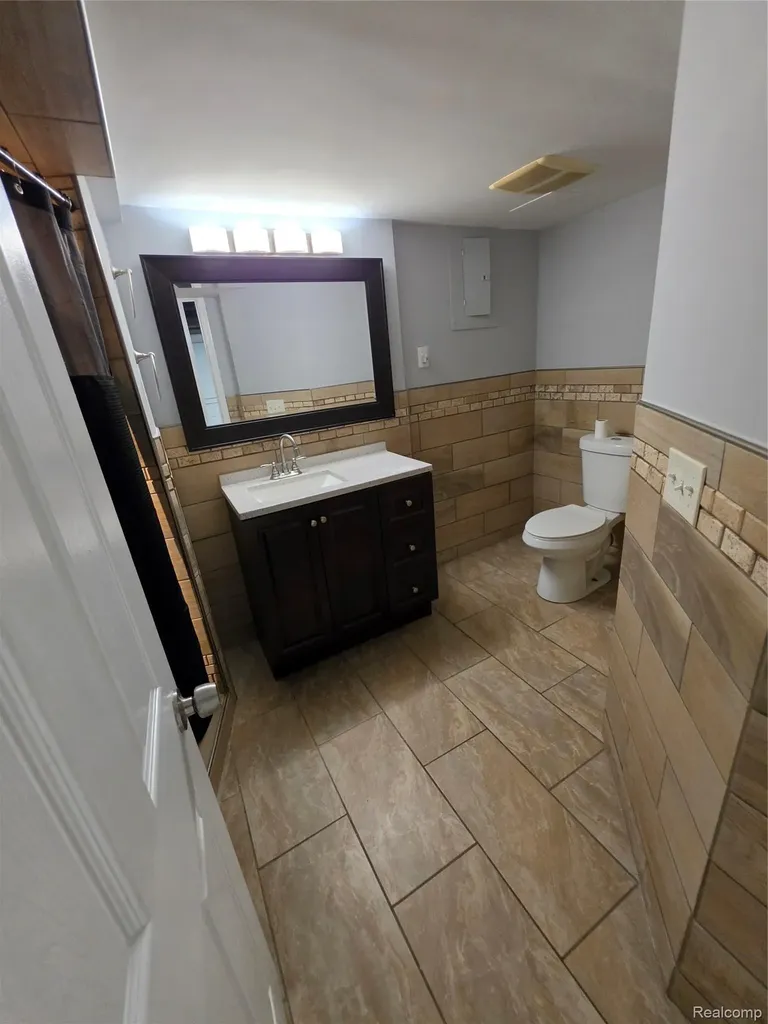 29595 Park Street Roseville City MI 48066