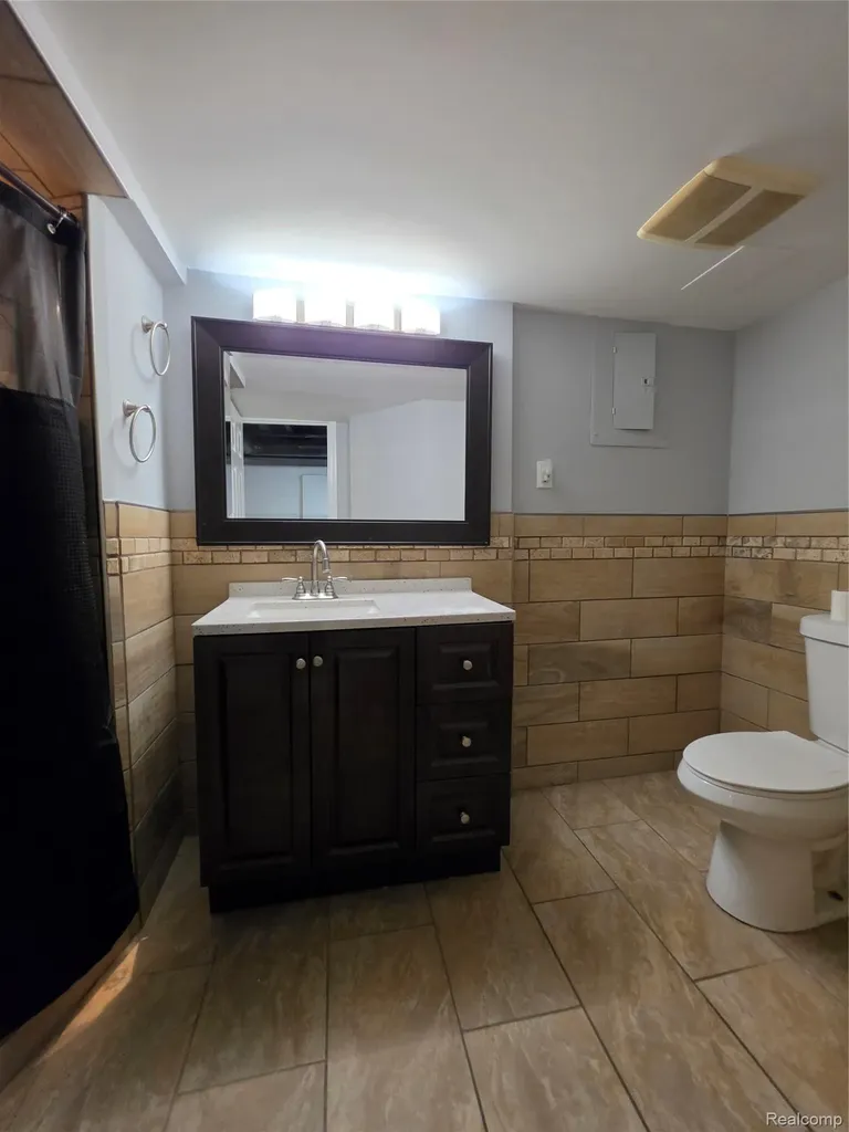 29595 Park Street Roseville City MI 48066