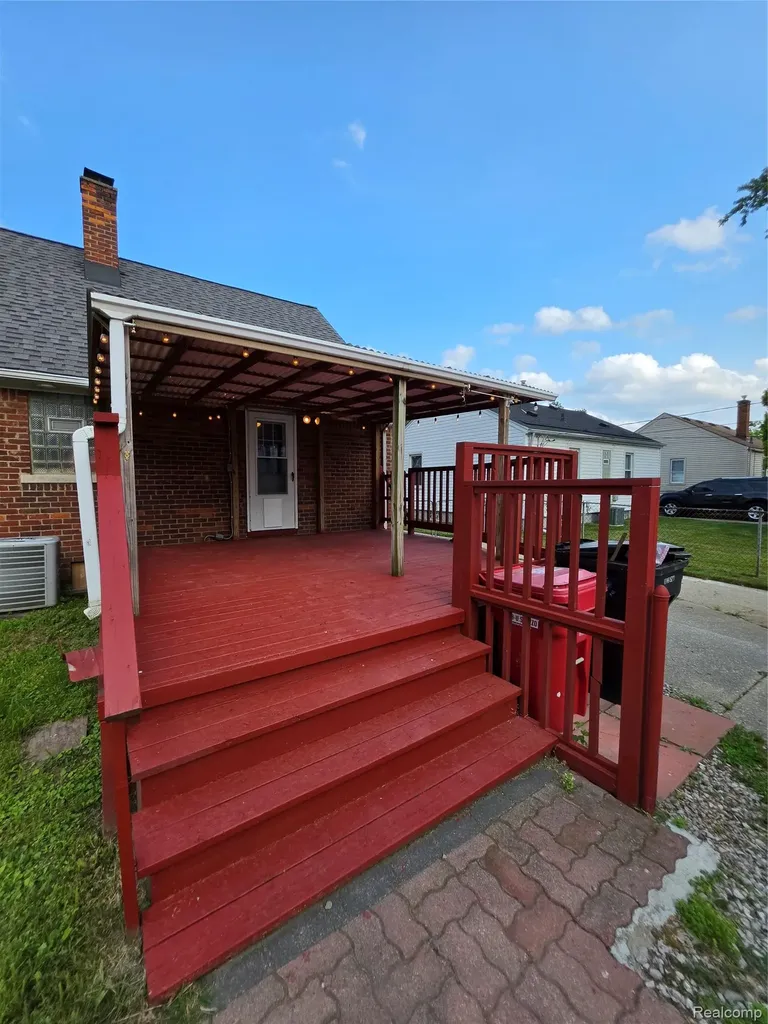 29595 Park Street Roseville City MI 48066