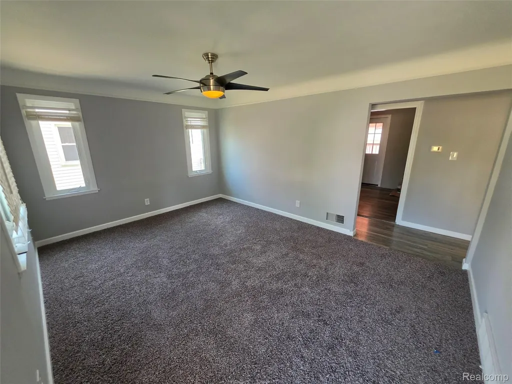 29595 Park Street Roseville City MI 48066