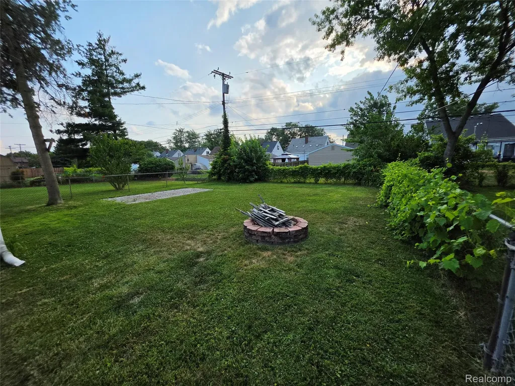 29595 Park Street Roseville City MI 48066