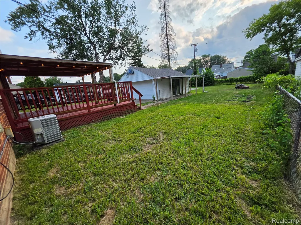 29595 Park Street Roseville City MI 48066