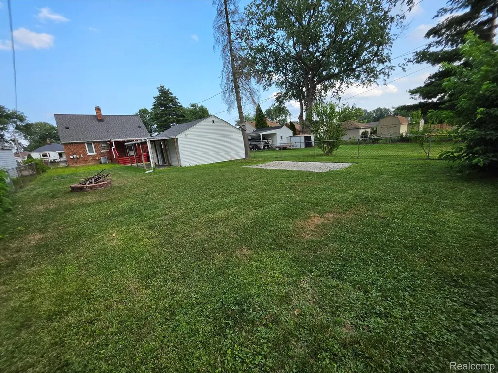 29595 Park Street Roseville City MI 48066