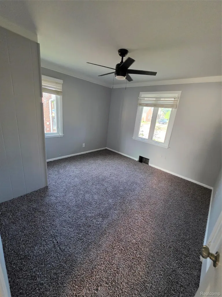 29595 Park Street Roseville City MI 48066