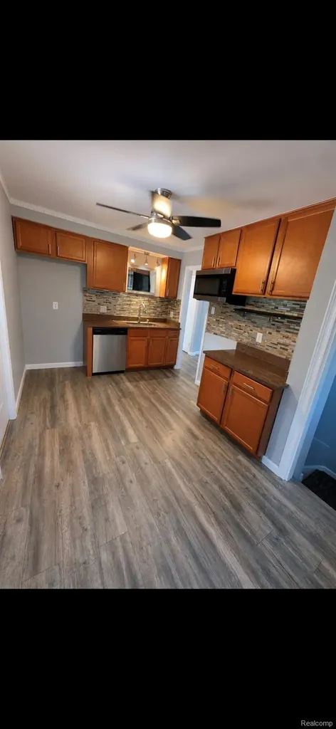 29595 Park Street Roseville City MI 48066