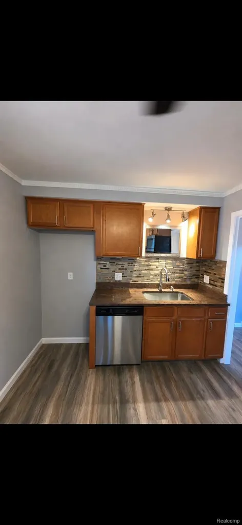 29595 Park Street Roseville City MI 48066