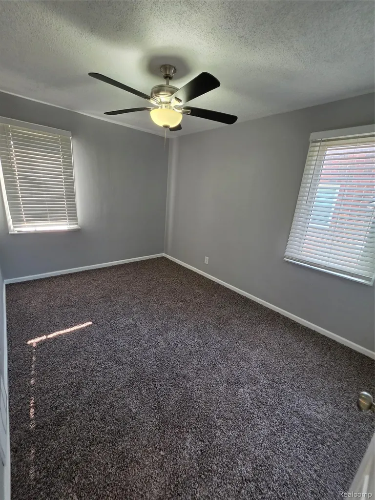 29595 Park Street Roseville City MI 48066