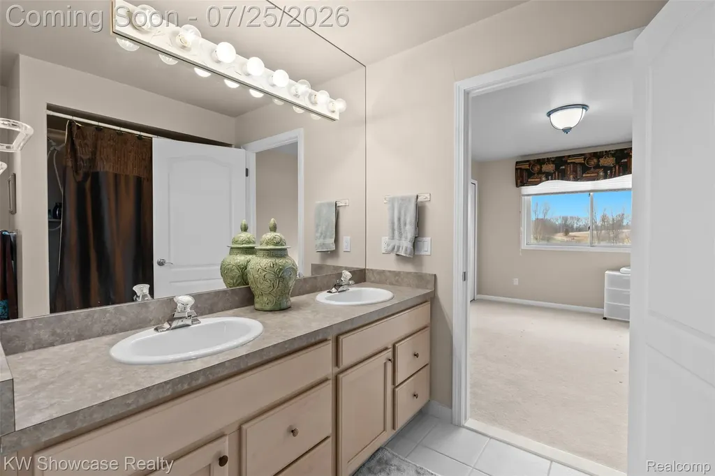 2955 Ivy Hill Drive Commerce Charter Township MI 48382