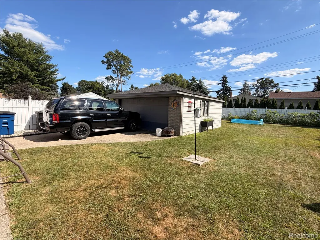 33303 Lynx St Lynx Street Westland City MI 48185