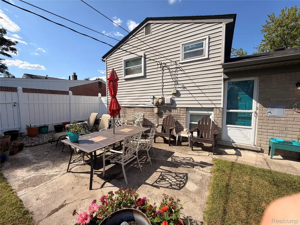33303 Lynx St Lynx Street Westland City MI 48185