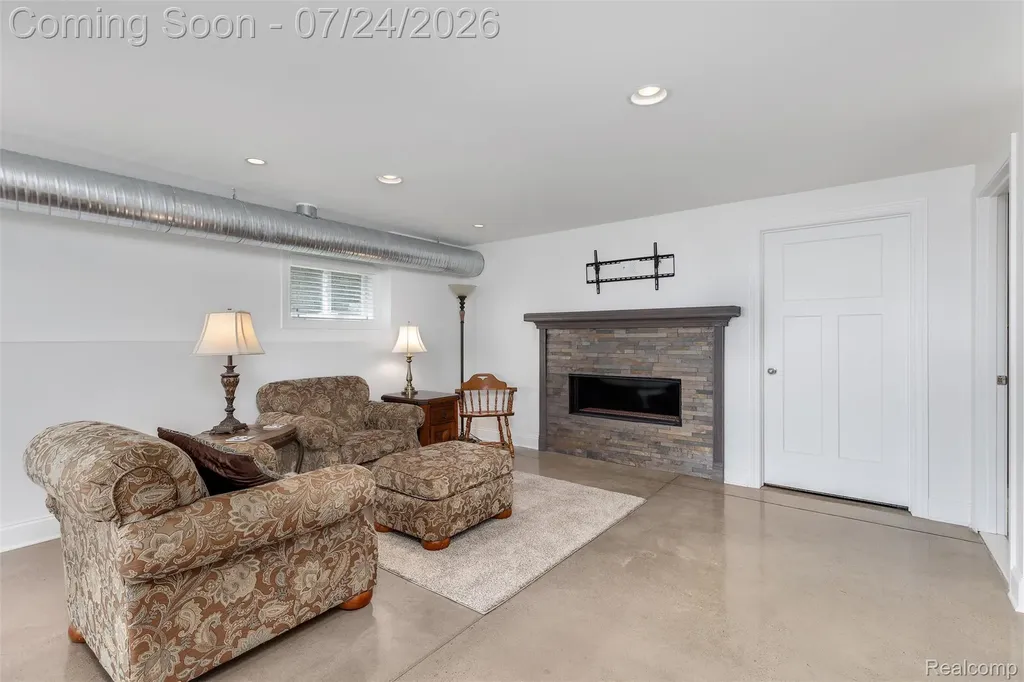 10043 Dixie Highway Ira Township MI 48023