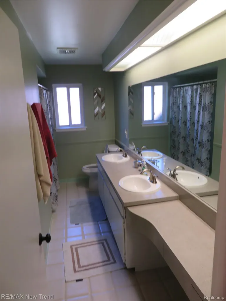 36602 Vicary Lane Farmington City MI 48335