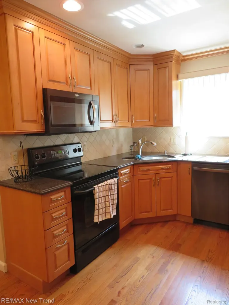 36602 Vicary Lane Farmington City MI 48335