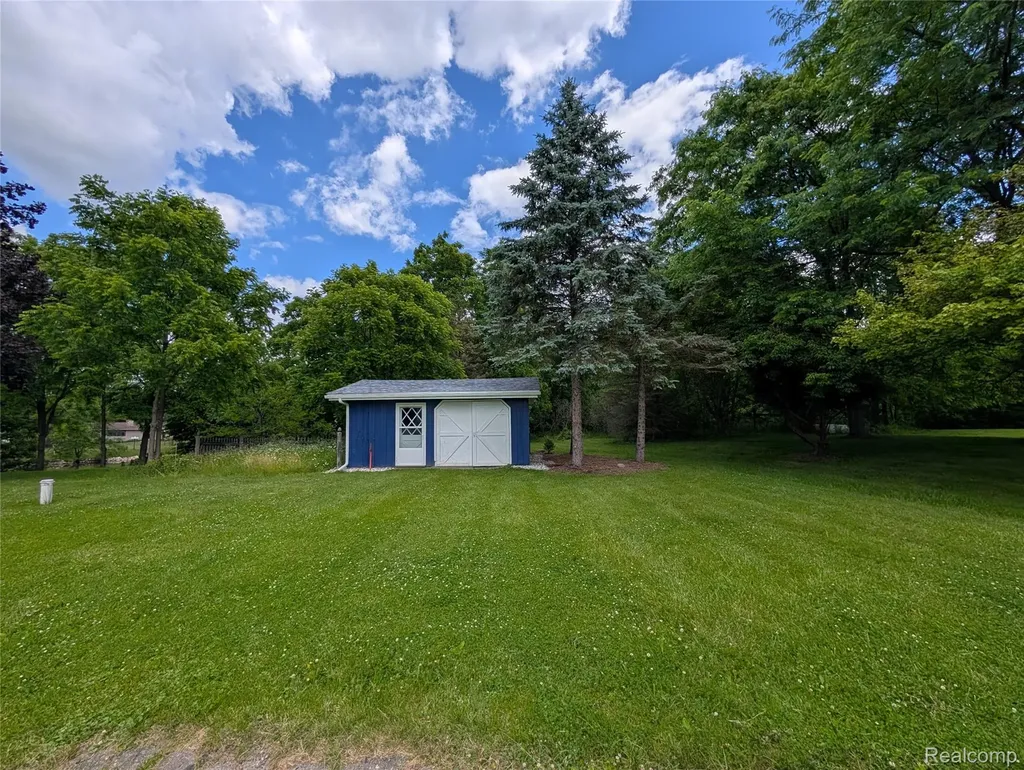 6353 Perry Road Grand Blanc Charter Township MI 48439