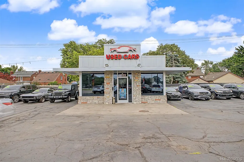 2355 Fort Street Wyandotte City MI 48192