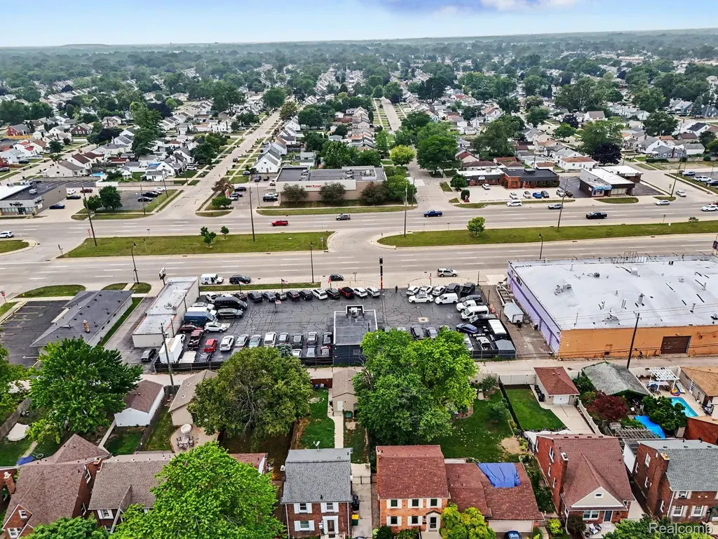 2355 Fort Street Wyandotte City MI 48192