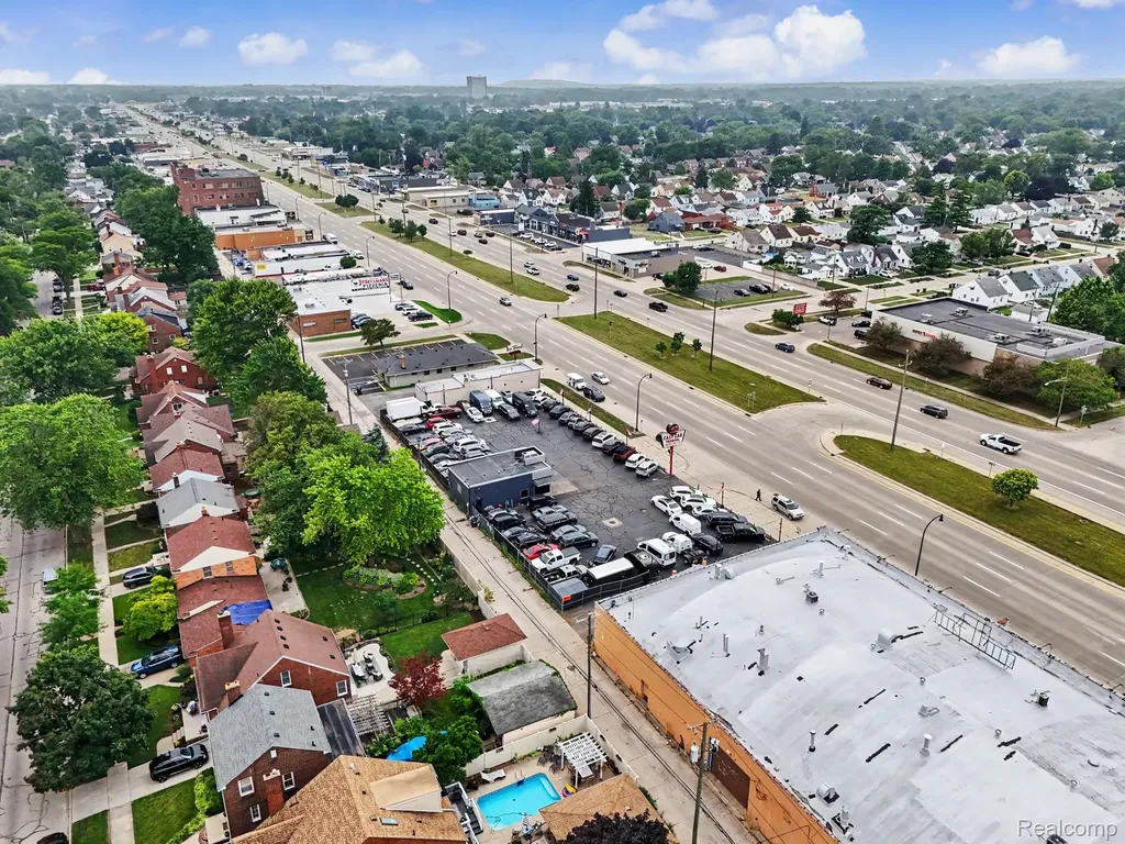 2355 Fort Street Wyandotte City MI 48192