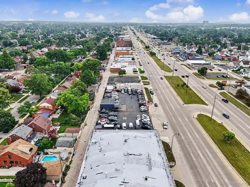 2355 Fort Street Wyandotte City MI 48192
