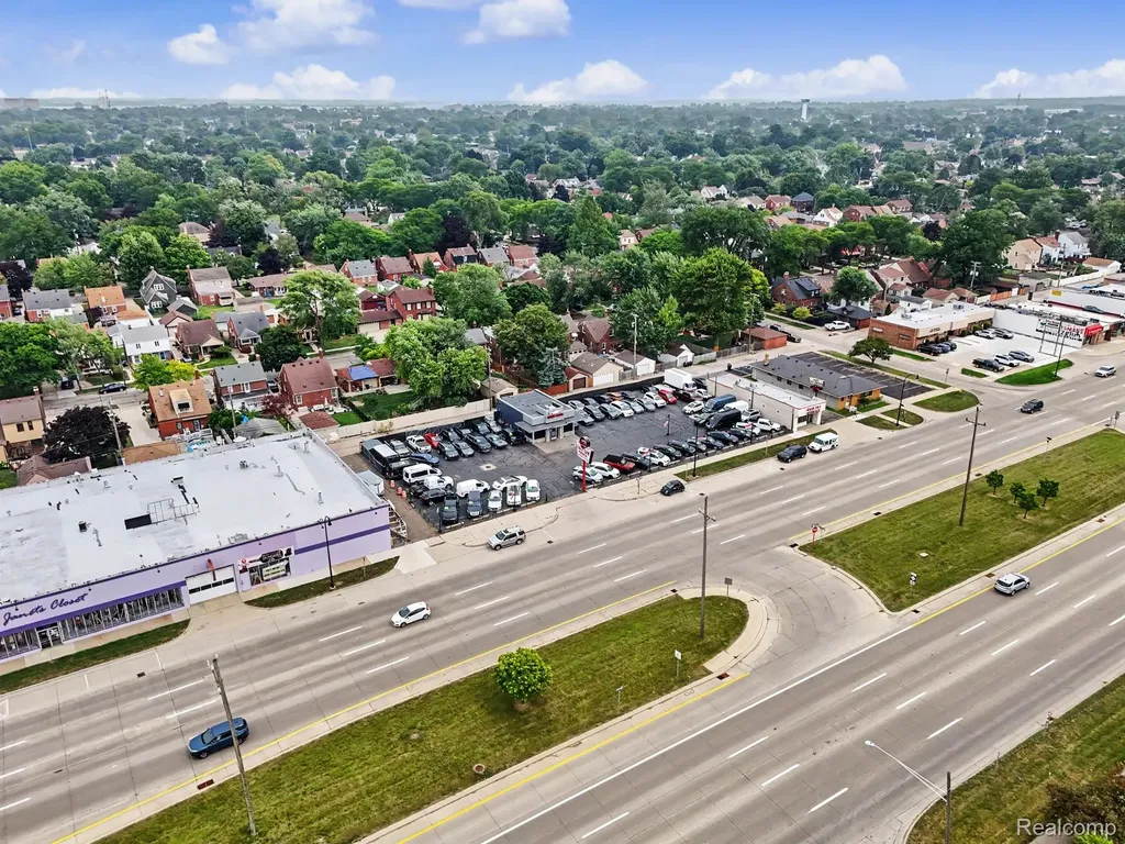 2355 Fort Street Wyandotte City MI 48192