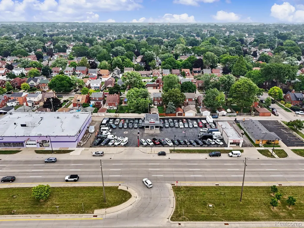 2355 Fort Street Wyandotte City MI 48192