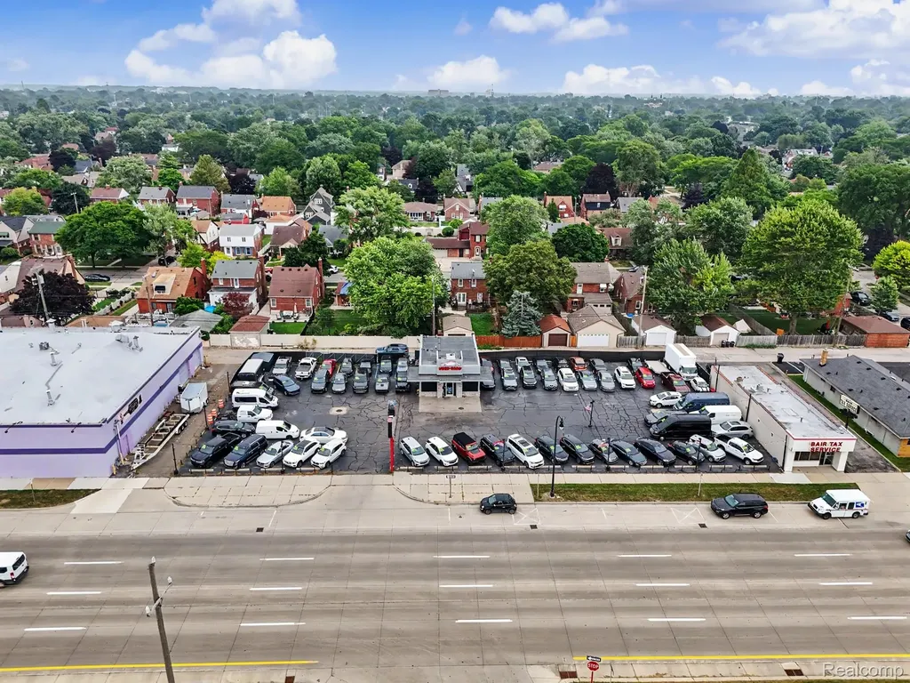 2355 Fort Street Wyandotte City MI 48192