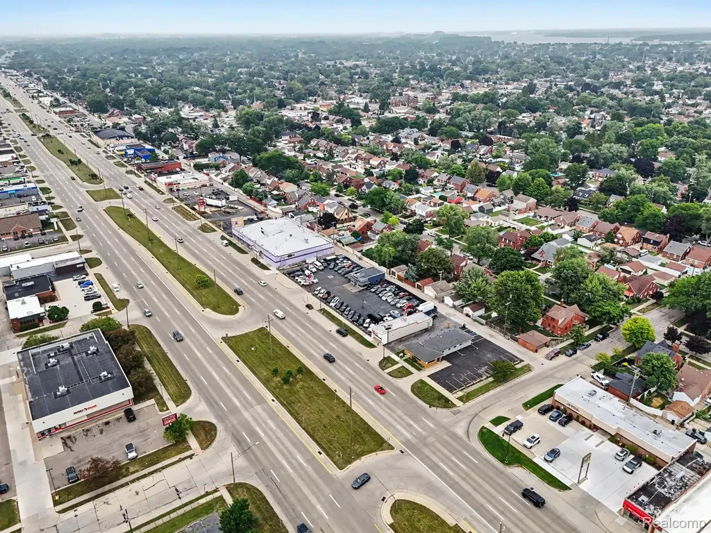 2355 Fort Street Wyandotte City MI 48192