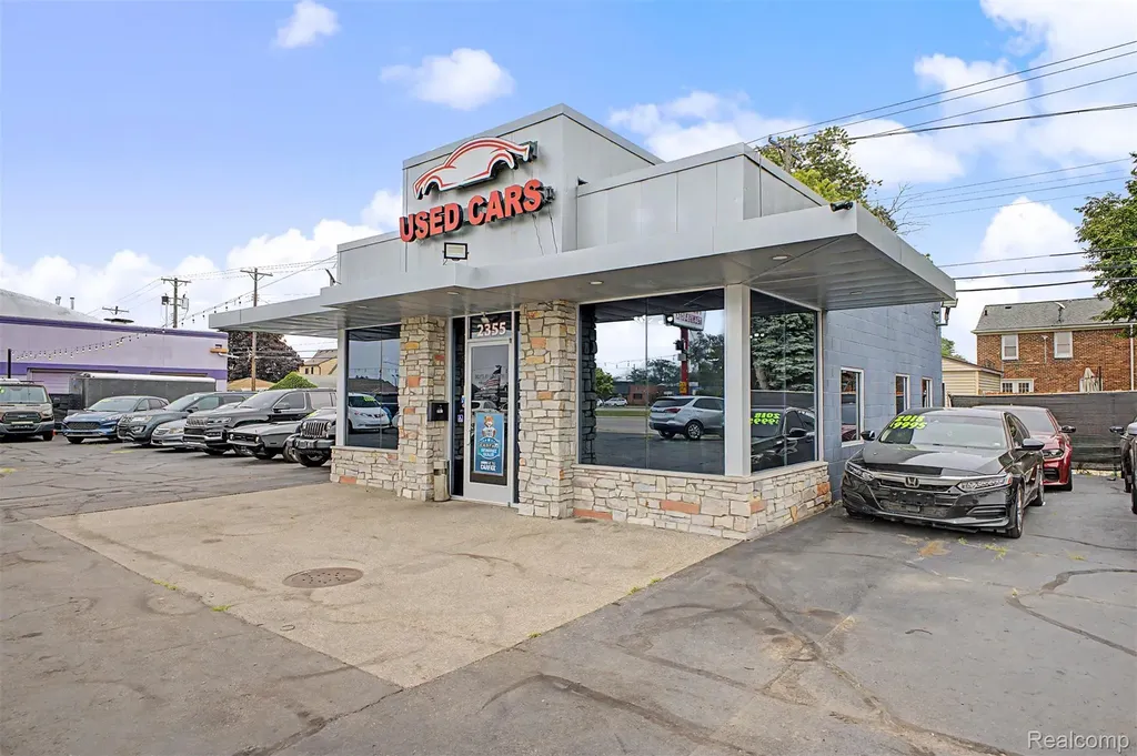 2355 Fort Street Wyandotte City MI 48192