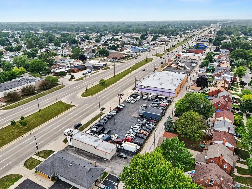 2355 Fort Street Wyandotte City MI 48192