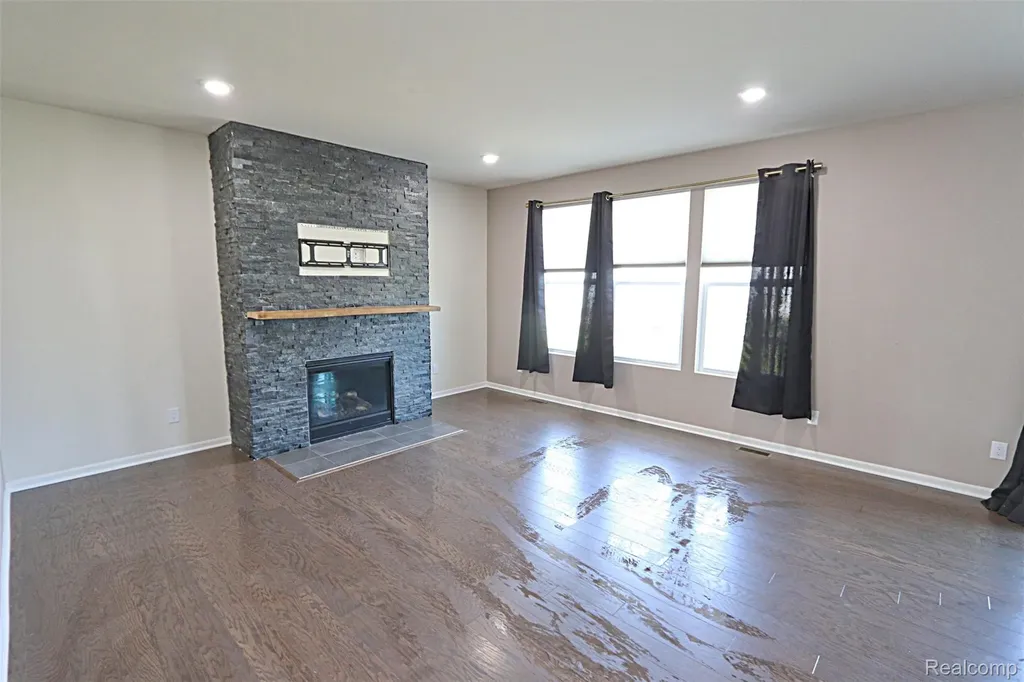 795 Ford Mill Drive Saline City MI 48176