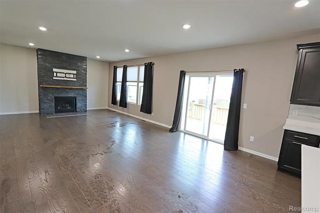 795 Ford Mill Drive Saline City MI 48176
