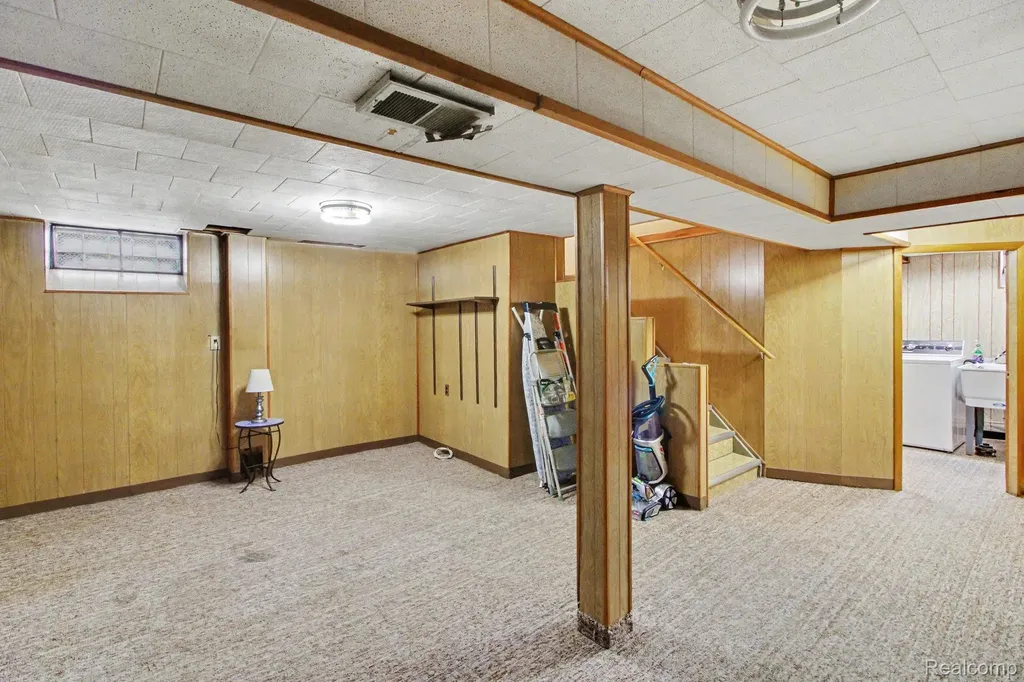 1395 Mayflower Avenue Lincoln Park City MI 48146