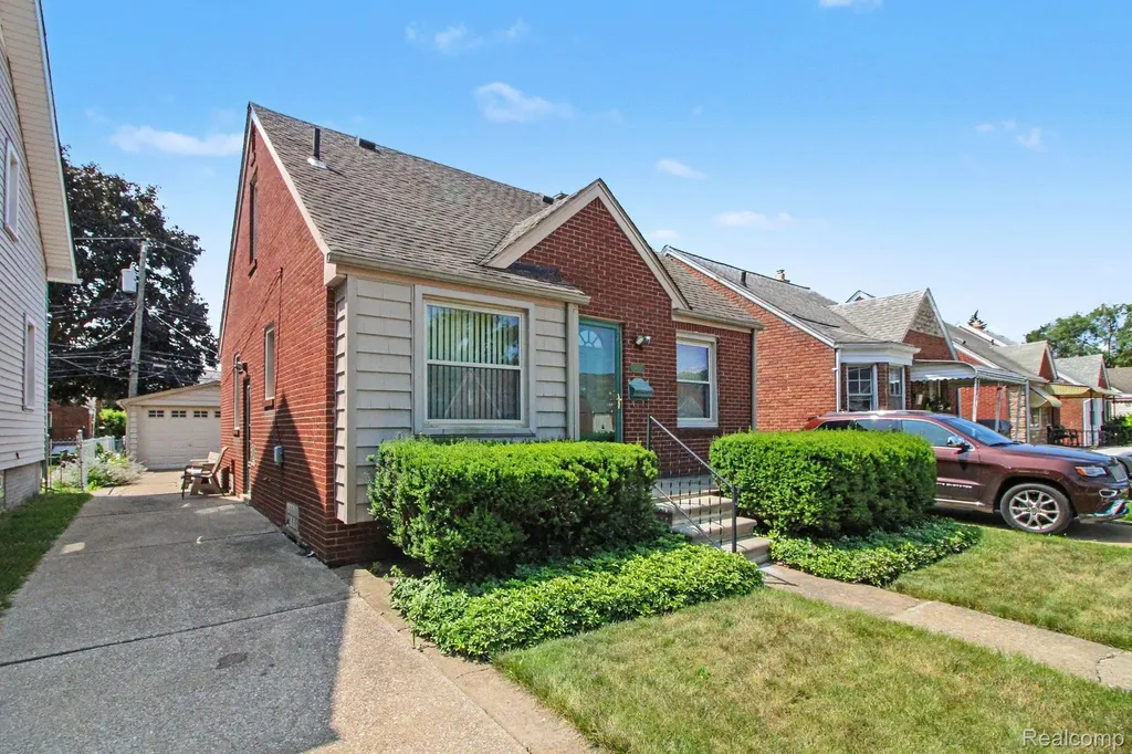 1395 Mayflower Avenue Lincoln Park City MI 48146