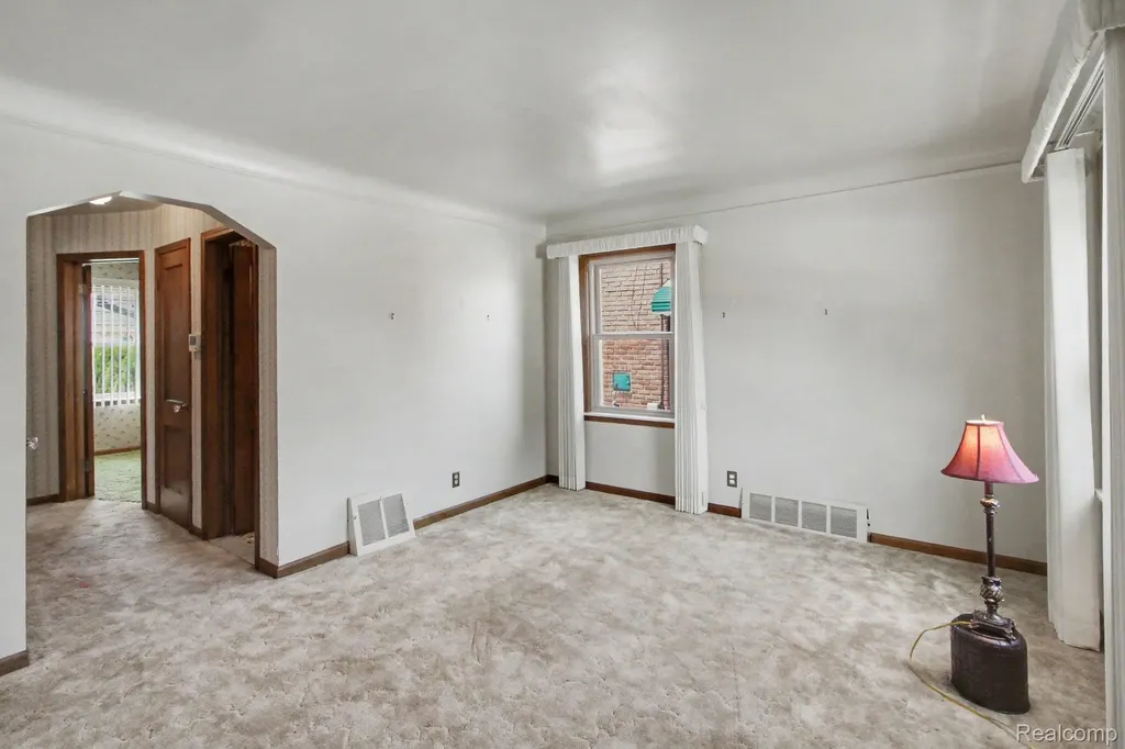 1395 Mayflower Avenue Lincoln Park City MI 48146