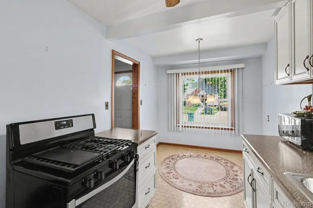 1395 Mayflower Avenue Lincoln Park City MI 48146