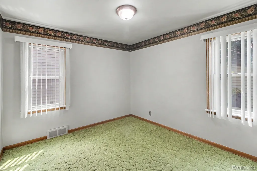1395 Mayflower Avenue Lincoln Park City MI 48146