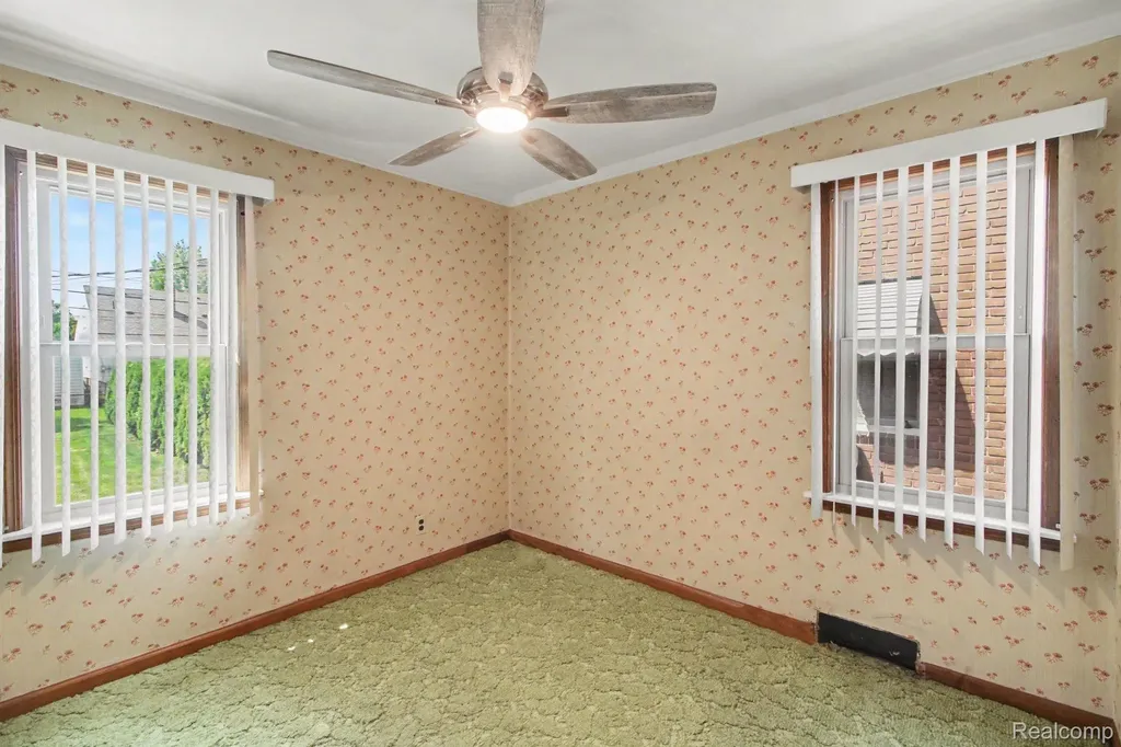 1395 Mayflower Avenue Lincoln Park City MI 48146