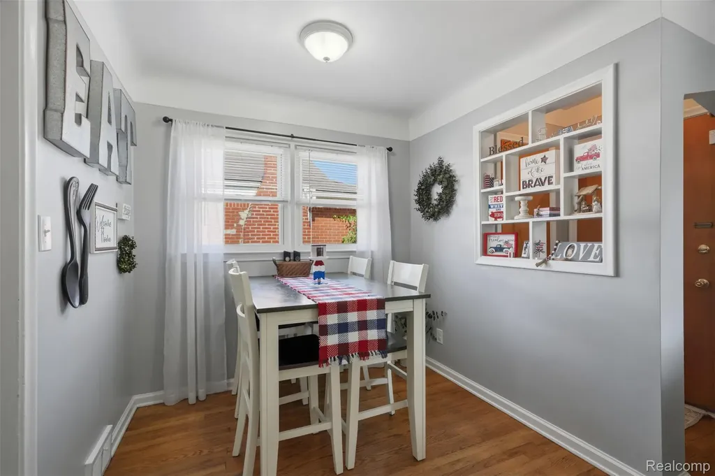 17451 Leslie Avenue Allen Park City MI 48101