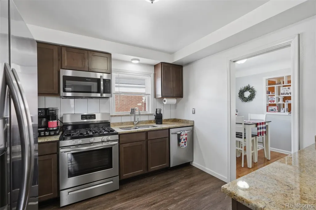 17451 Leslie Avenue Allen Park City MI 48101