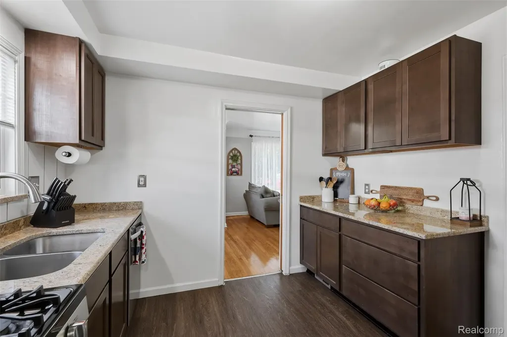 17451 Leslie Avenue Allen Park City MI 48101