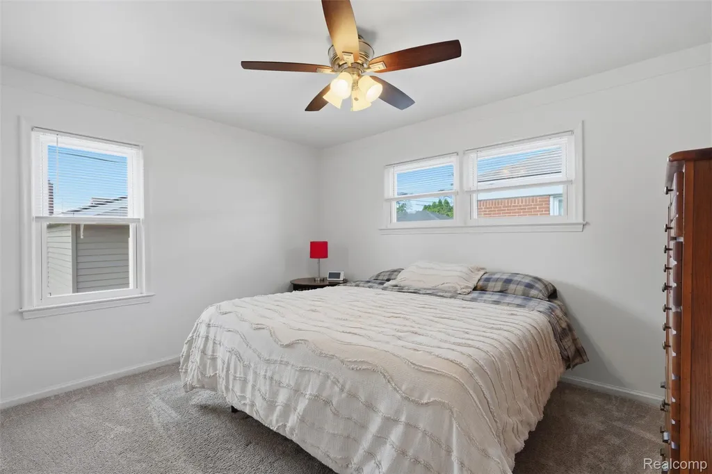 17451 Leslie Avenue Allen Park City MI 48101