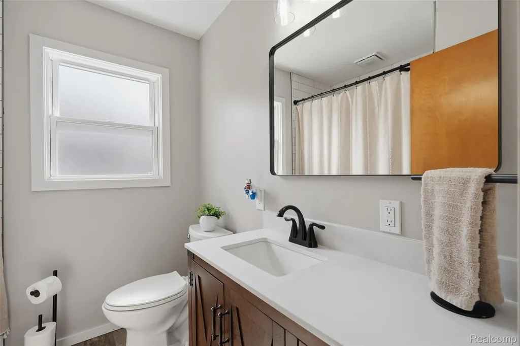 17451 Leslie Avenue Allen Park City MI 48101