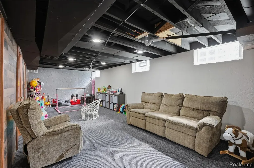 17451 Leslie Avenue Allen Park City MI 48101