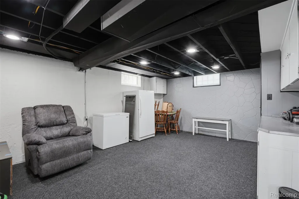 17451 Leslie Avenue Allen Park City MI 48101