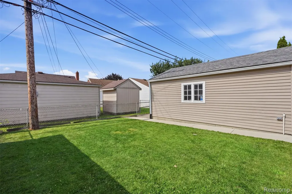 17451 Leslie Avenue Allen Park City MI 48101