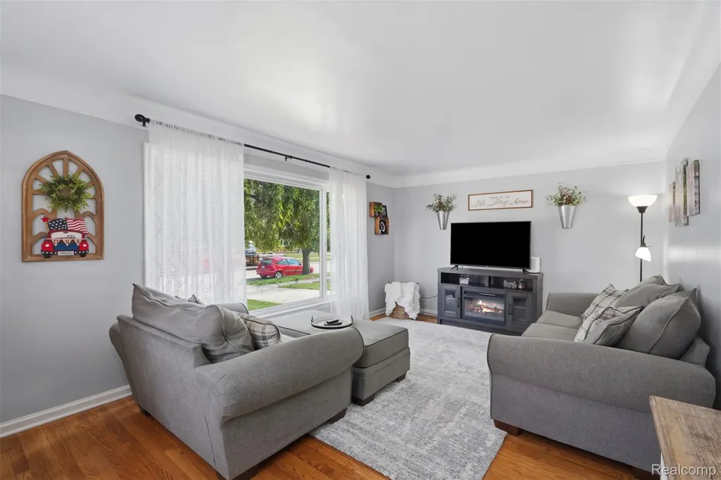 17451 Leslie Avenue Allen Park City MI 48101