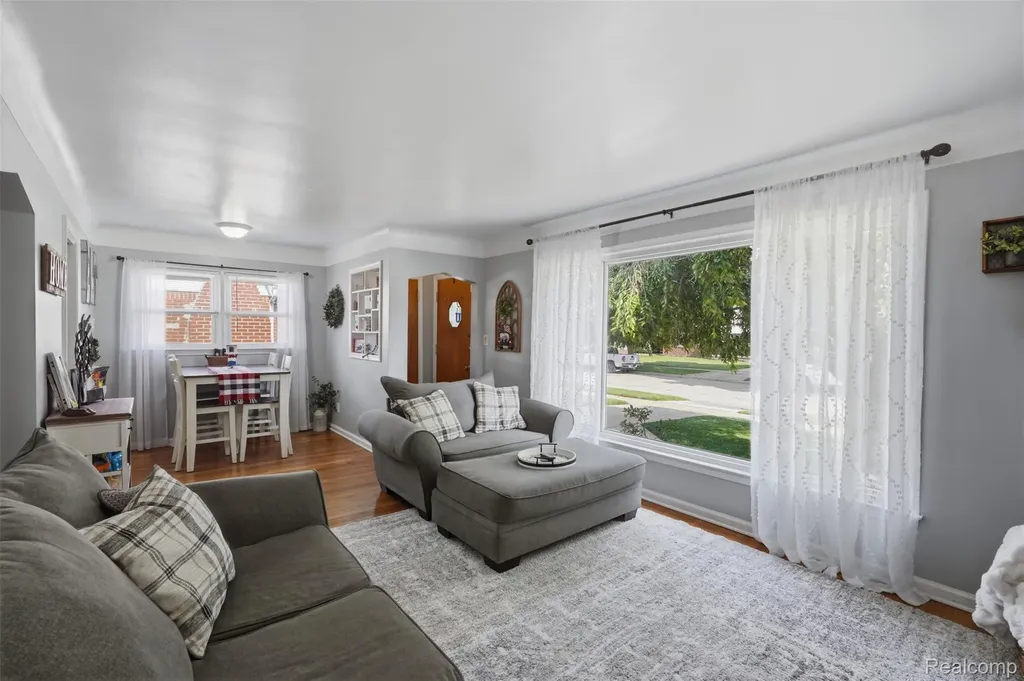 17451 Leslie Avenue Allen Park City MI 48101