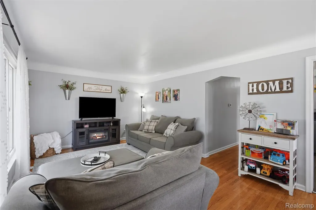 17451 Leslie Avenue Allen Park City MI 48101