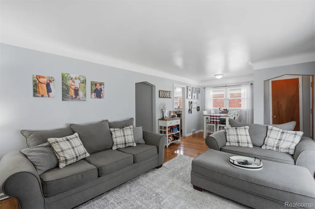 17451 Leslie Avenue Allen Park City MI 48101
