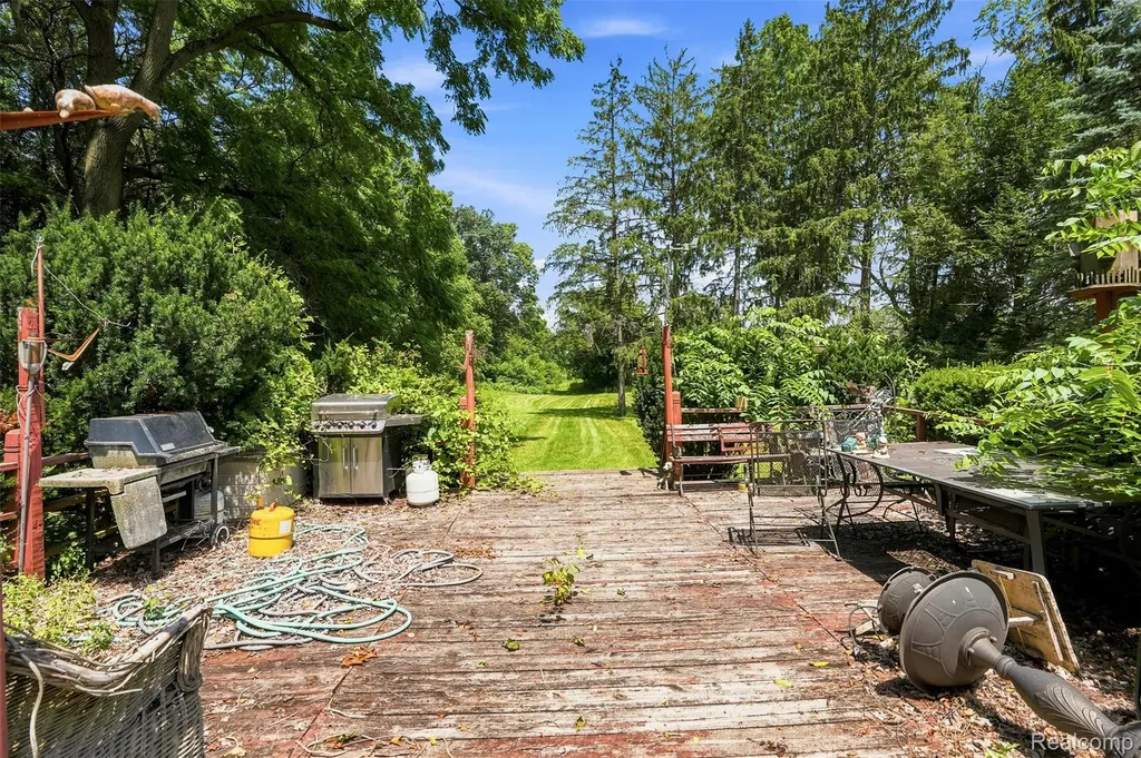 6681 6 Mile Road Salem Township MI 48168