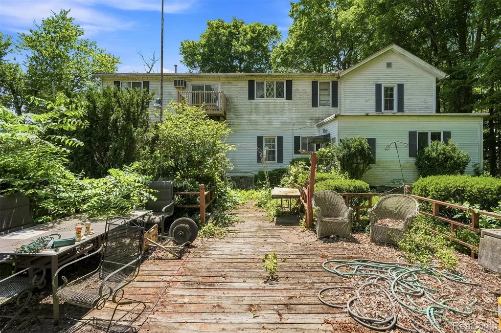 6681 6 Mile Road Salem Township MI 48168